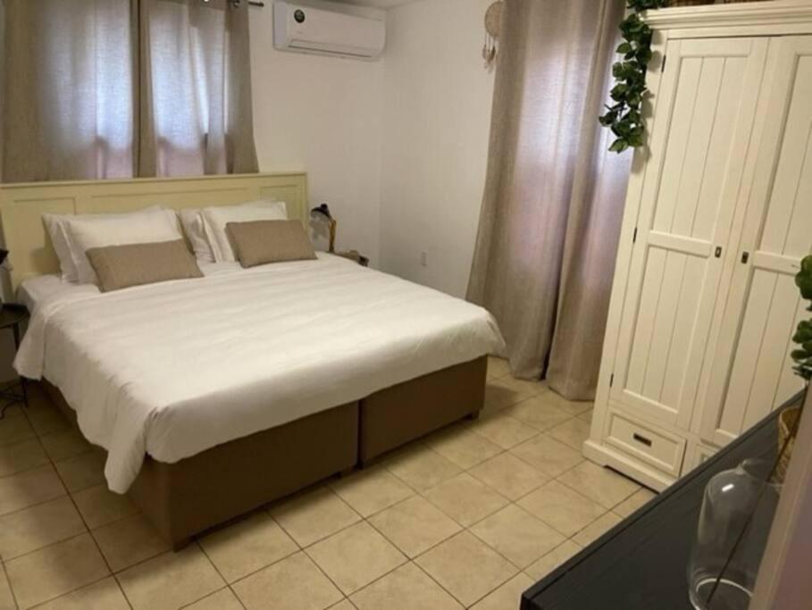 Villa Susanna 3 Bedroom 2 Bathroom House Sleeps 6Plus Виллемстад Экстерьер фото