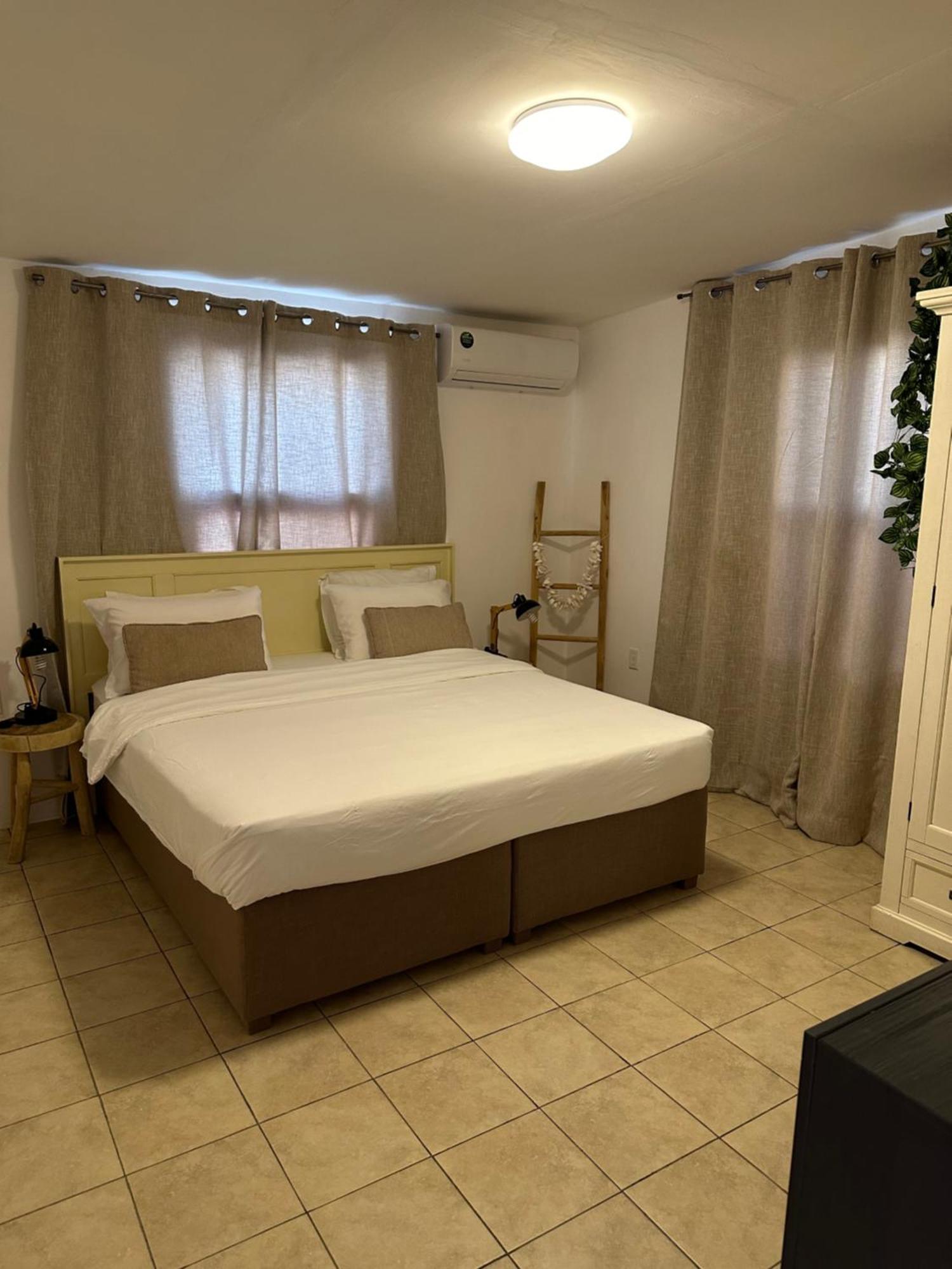 Villa Susanna 3 Bedroom 2 Bathroom House Sleeps 6Plus Виллемстад Экстерьер фото