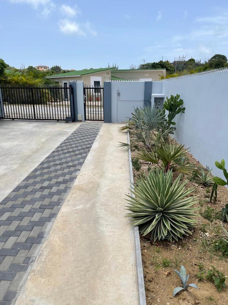 Villa Susanna 3 Bedroom 2 Bathroom House Sleeps 6Plus Виллемстад Экстерьер фото